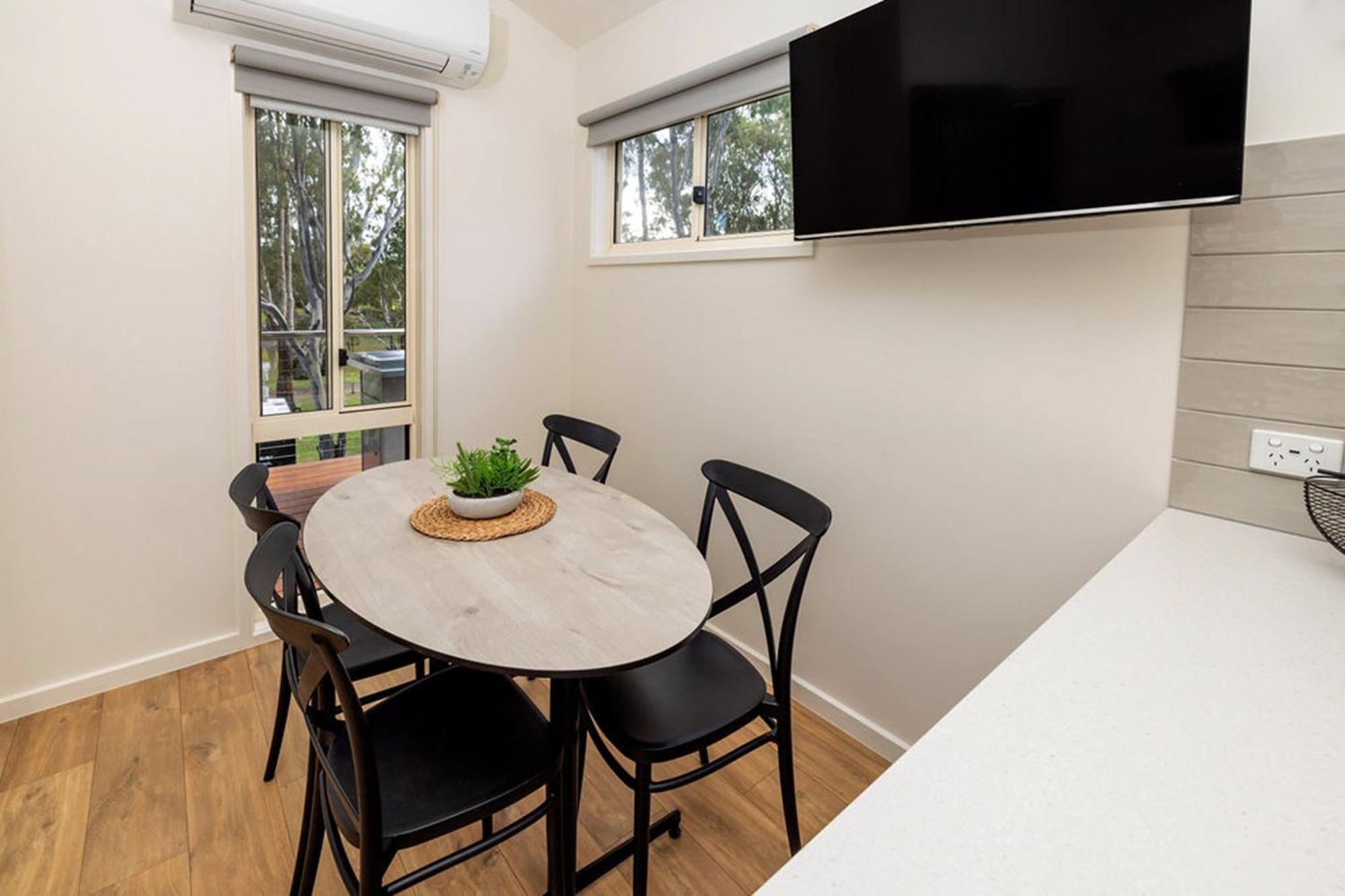 Big4 Deniliquin Holiday Park Zimmer foto